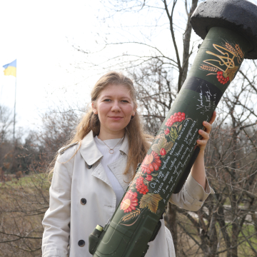 Who painted this unique lot? Who painted this unique lot?